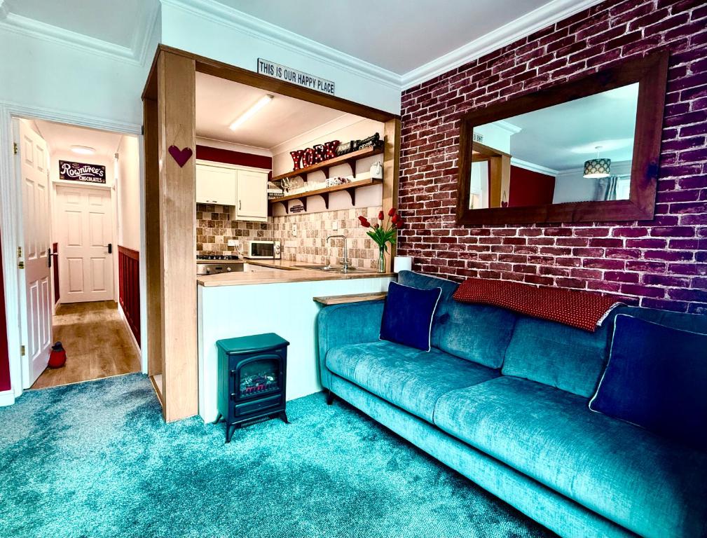Cosy Victorian Apartment - Central York 3