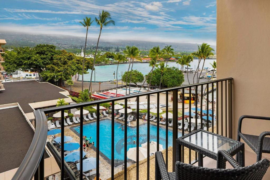Courtyard by Marriott King Kamehameha's Kona Beach Hotel - 