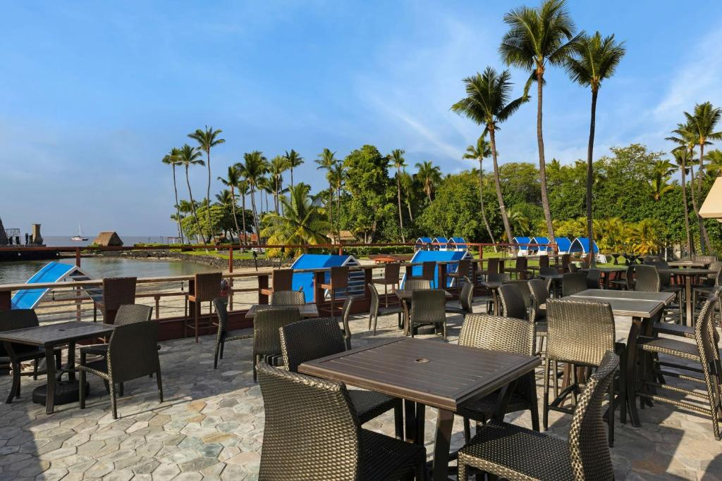 Courtyard by Marriott King Kamehameha's Kona Beach Hotel photo