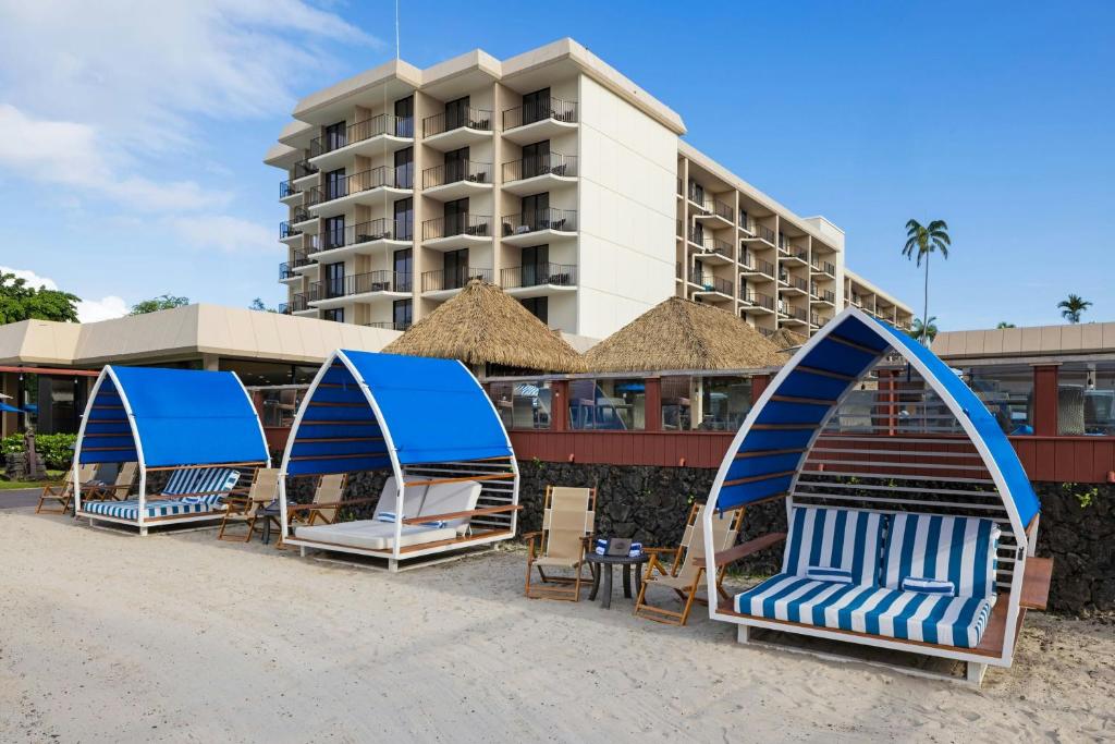 Courtyard by Marriott King Kamehameha's Kona Beach Hotel photo