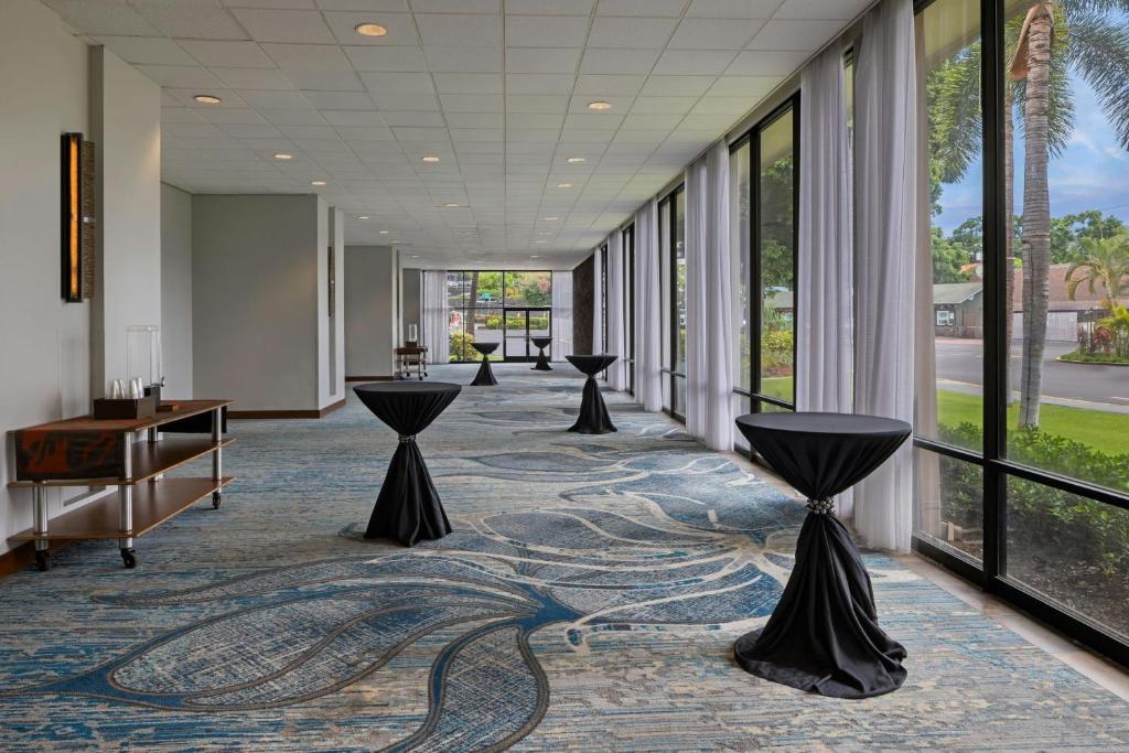 Courtyard by Marriott King Kamehameha's Kona Beach Hotel photo