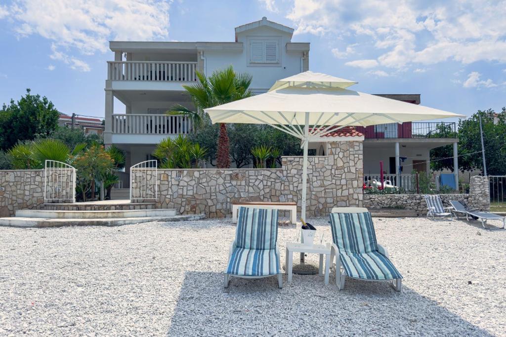 Apartment Arbanija 14825b