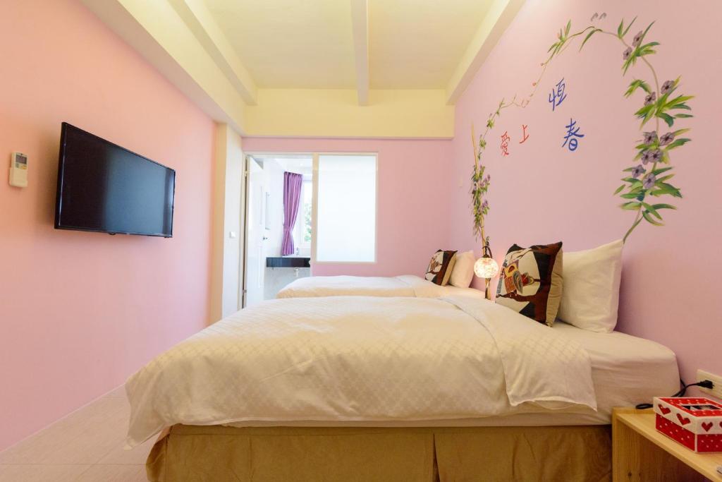 Love in Hengchun B&B tesisinde bir televizyon ve/veya eğlence merkezi