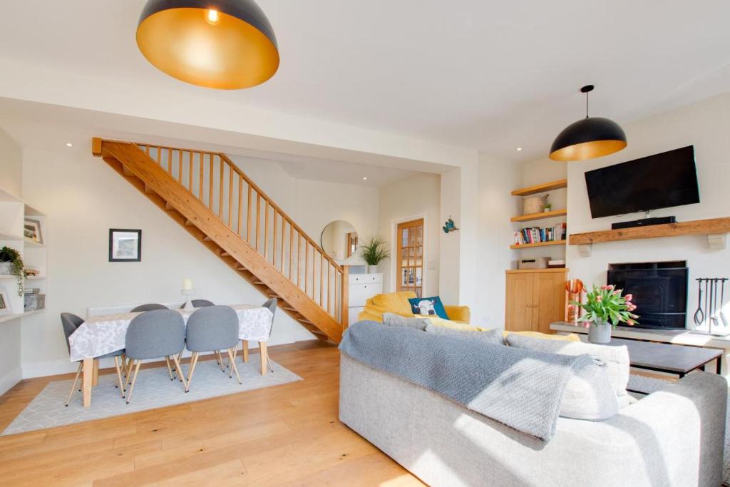 a living room with a couch and a table at Honey Cottage in Richmond