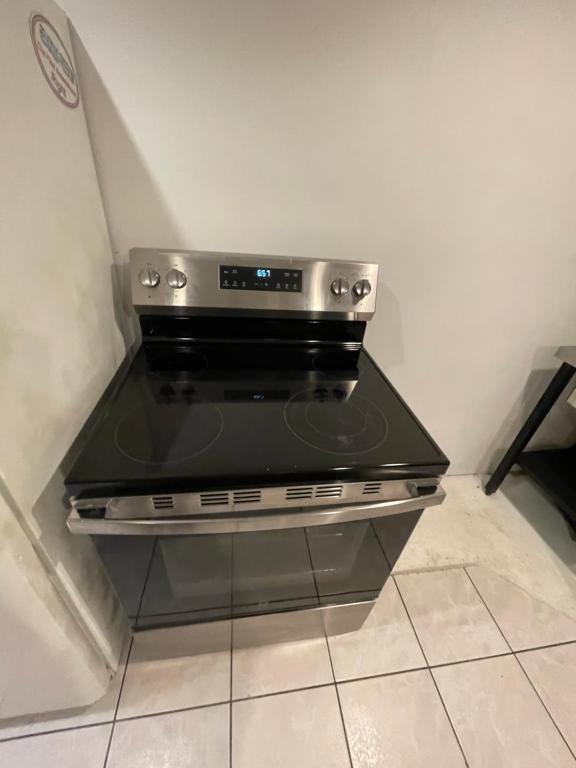 a black stove top oven in a kitchen at Hollow high hill Ranch retreat in Dix Hills