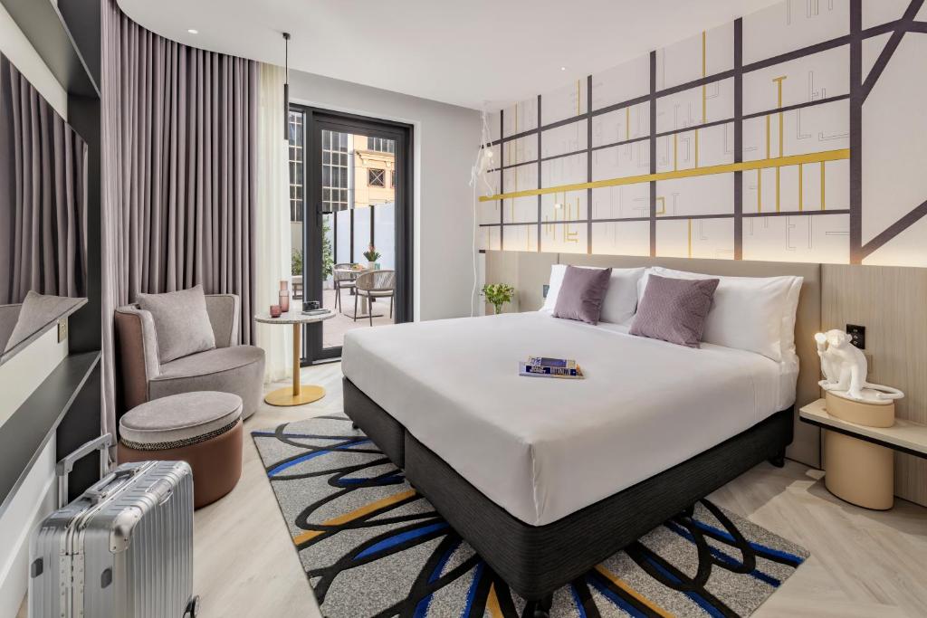 
Standard King Room with Balcony and City View
