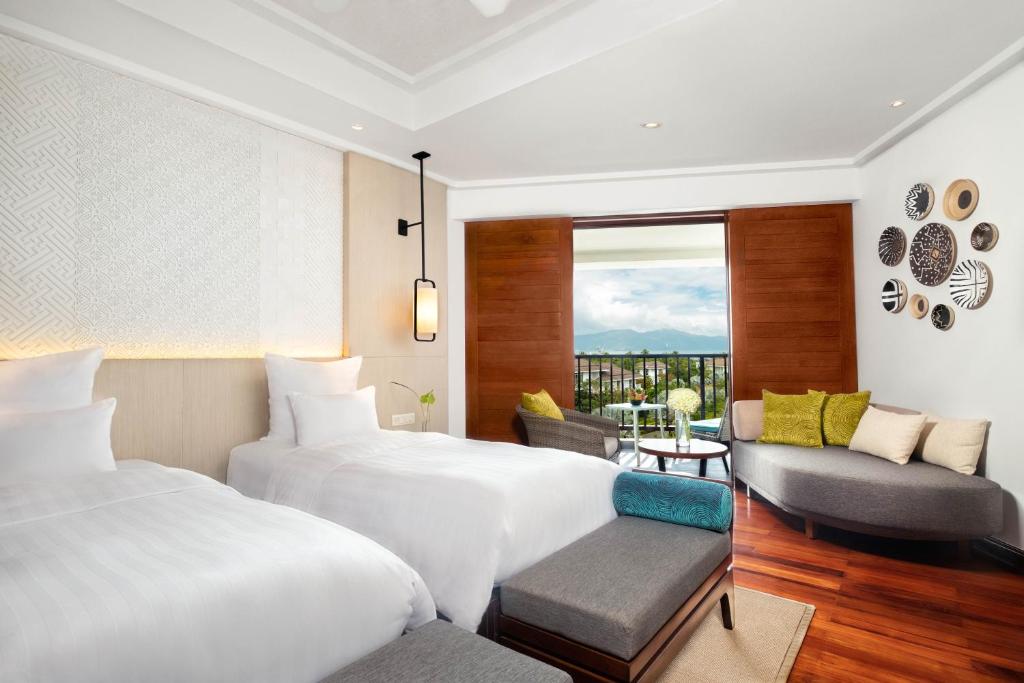 Deluxe Two Single Beds Room with Partial Ocean View