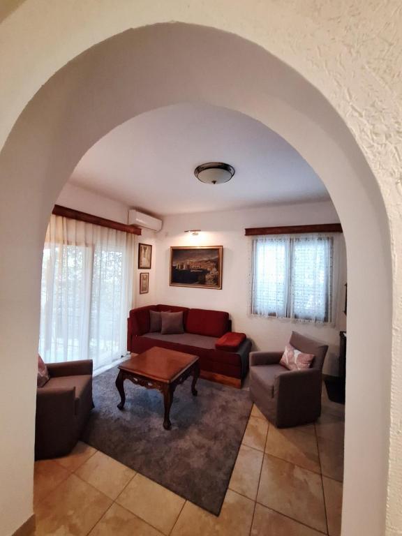 City House Apartments - Deluxe One-Bedroom Apartment With Garden View