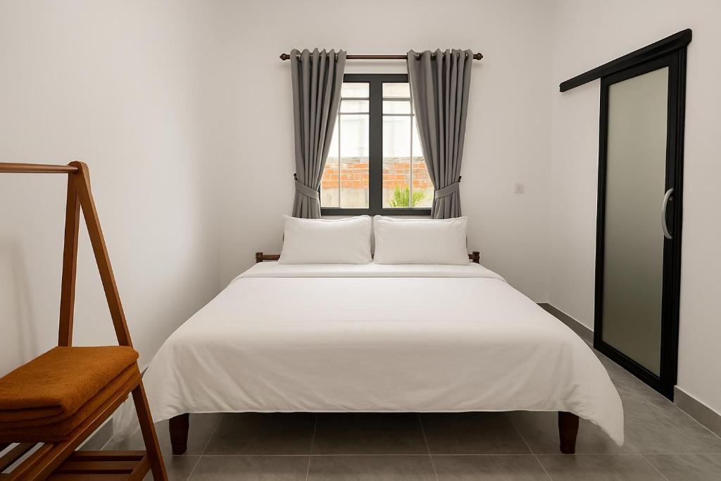 Ένα ή περισσότερα κρεβάτια σε δωμάτιο στο Kampot Vacation Home