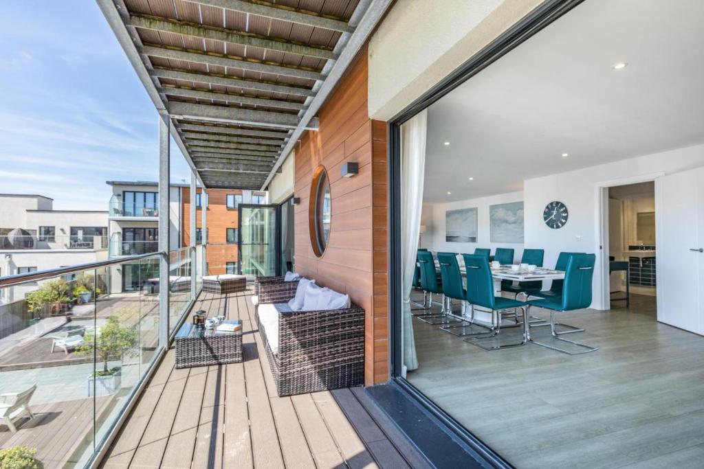 a balcony with a table and chairs on it at Beach Haven - C6 in Woolacombe