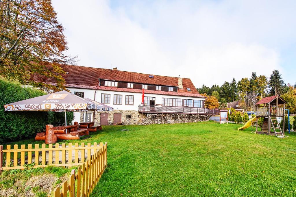 Zdjęcie z galerii obiektu Hotel Krasna Vyhlidka w mieście Stachy