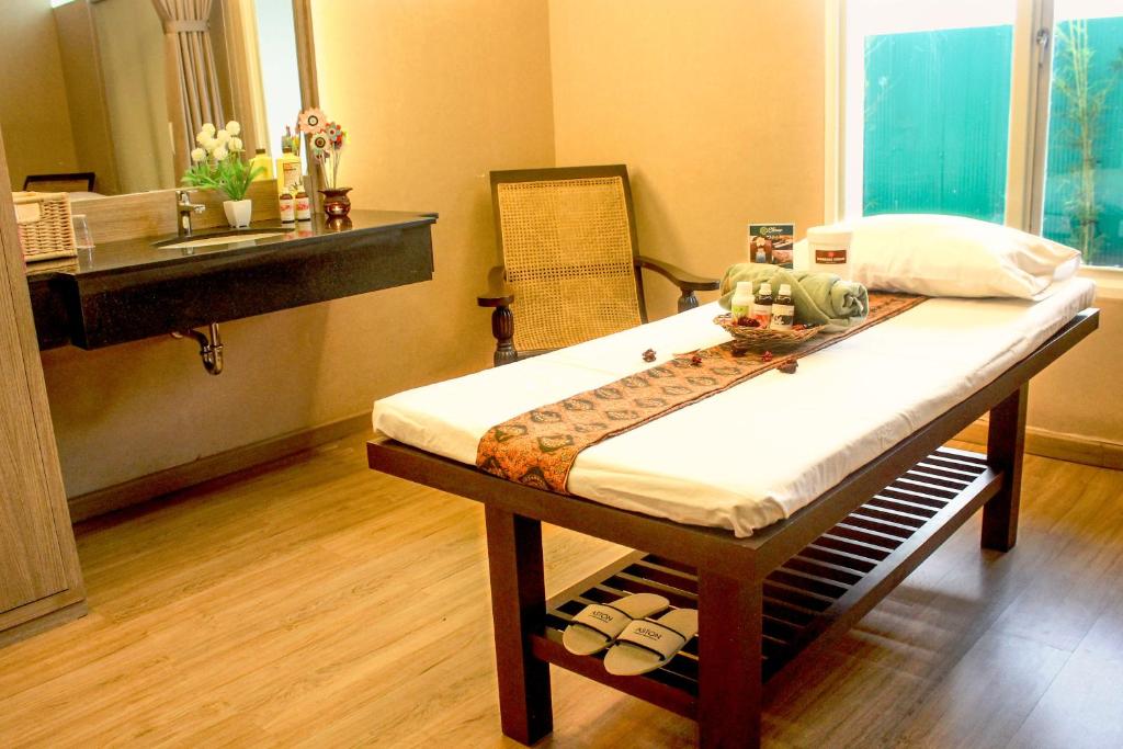 Postel nebo postele na pokoji v ubytování Grand Tan Banjarmasin Hotel & Convention Center