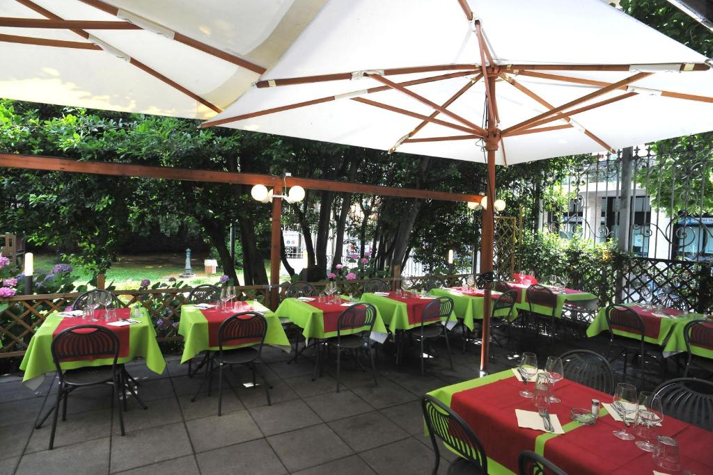 Restaurace v ubytování Trattoria Laghee con alloggio