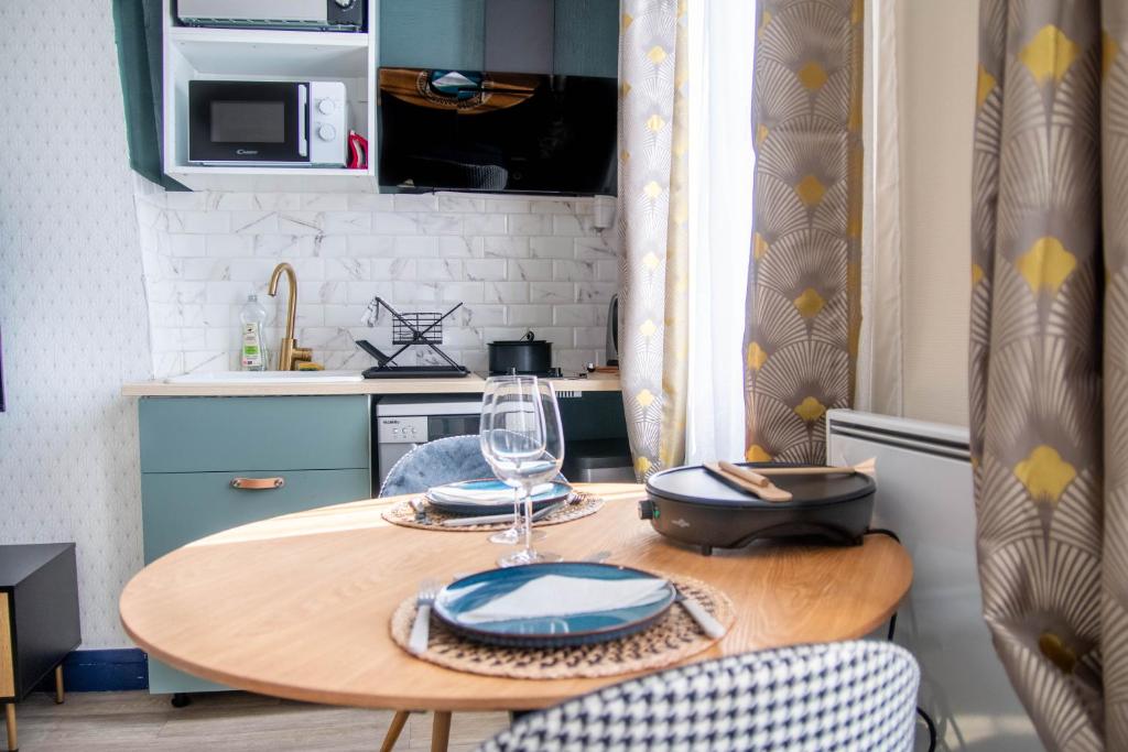 Η κουζίνα ή μικρή κουζίνα στο Appartement tout confort