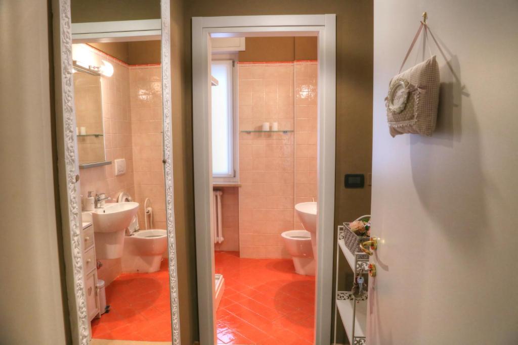 Koupelna v ubytování La Casetta di Lina Rooms and Apartments
