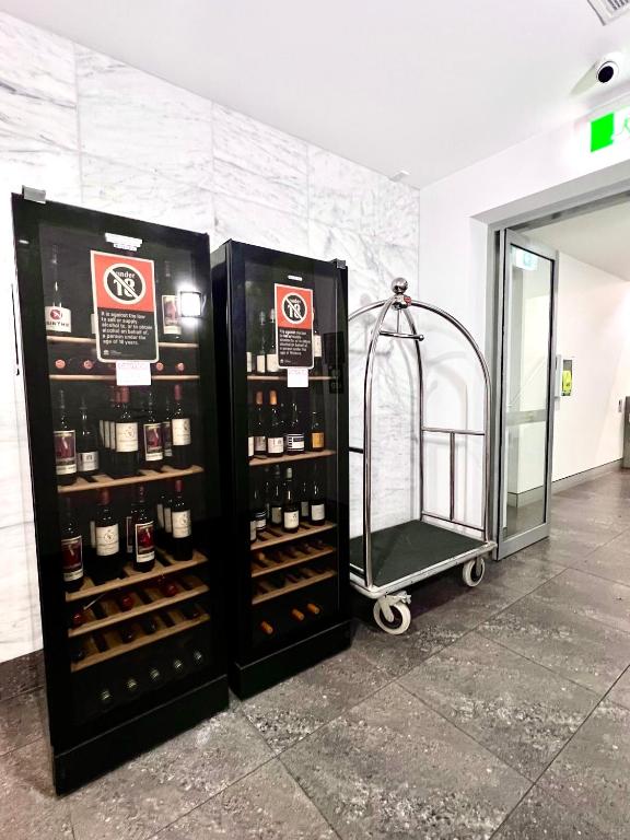 Crown on Darby Newcastle - Resim 24