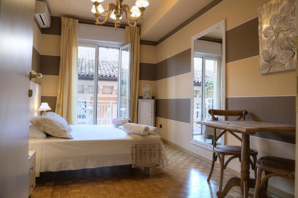 Postel nebo postele na pokoji v ubytování La Casetta di Lina Rooms and Apartments