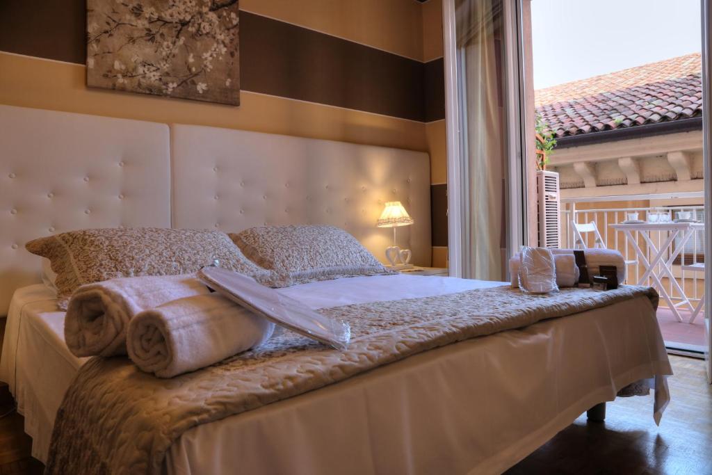 Postel nebo postele na pokoji v ubytování La Casetta di Lina Rooms and Apartments