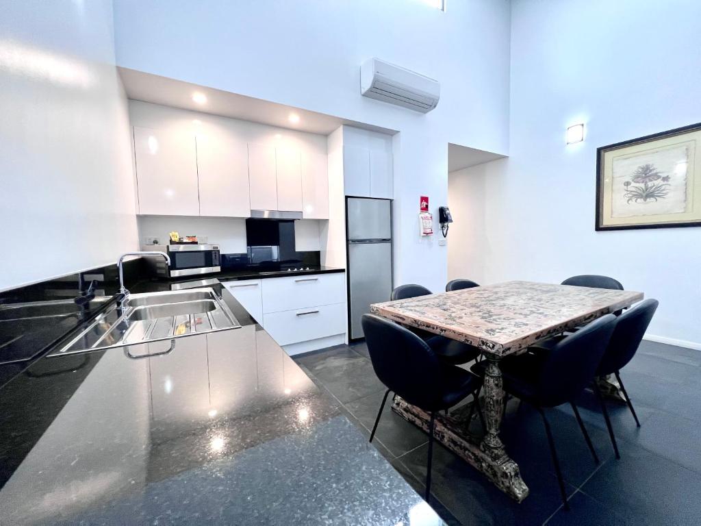 Crown on Darby Newcastle - Resim 2