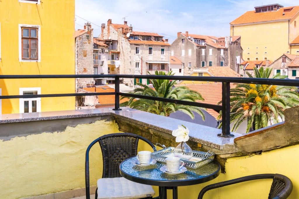 Bed & Atmosphere Rooms - 16