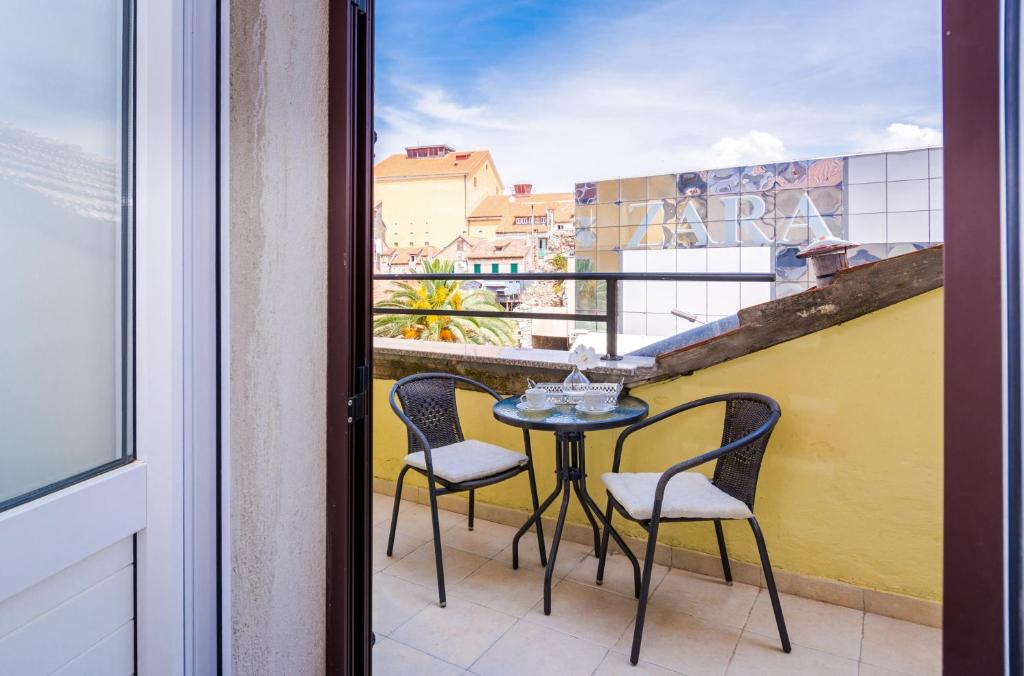 Bed & Atmosphere Rooms - 14