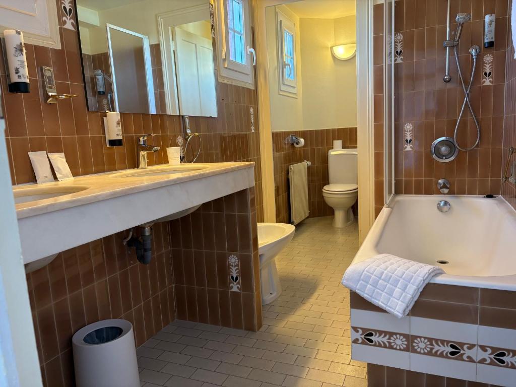 Domaine des Châteaux - Superior Double Or Twin Room With Garden View