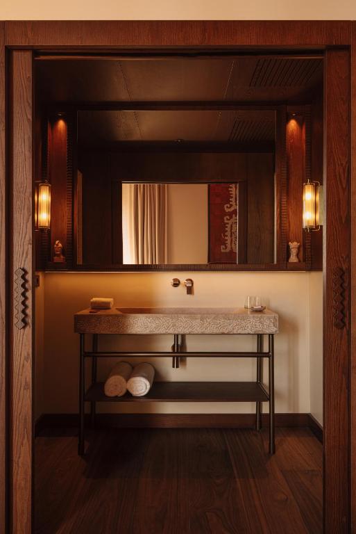 Palacio De Godoy Caceres, Curio Collection By Hilton - 11