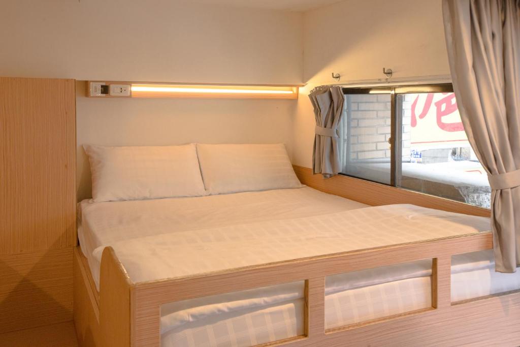 Postel nebo postele na pokoji v ubytování Fun Inn Taipei Hostel