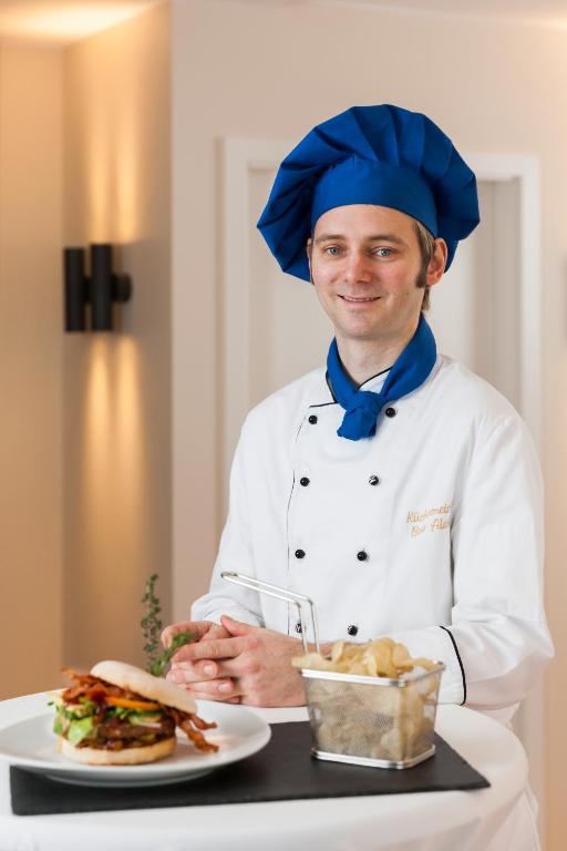 Jídlo v hotelu nebo okolí