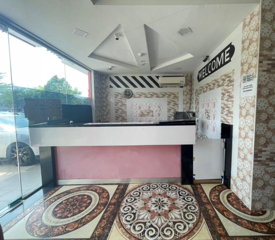 a lobby with a reception desk and a rug at New Wave Kajang Hotel in Kampong Sungai Kantan