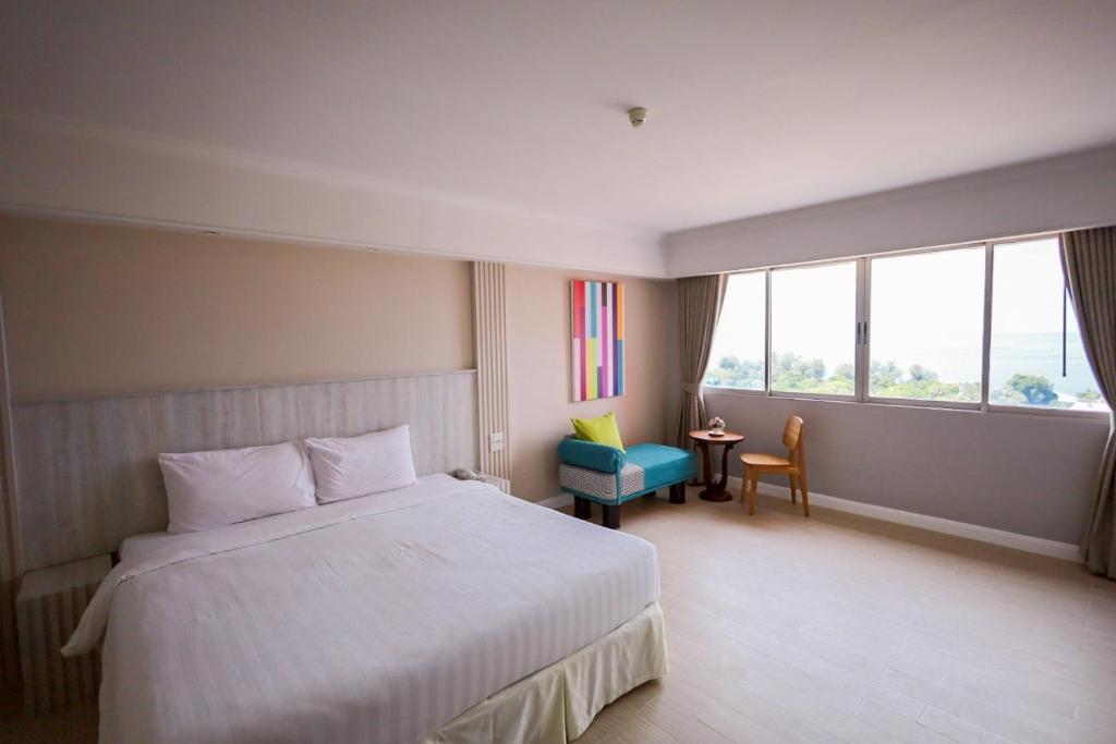 
Double or Twin Room with Sea View
