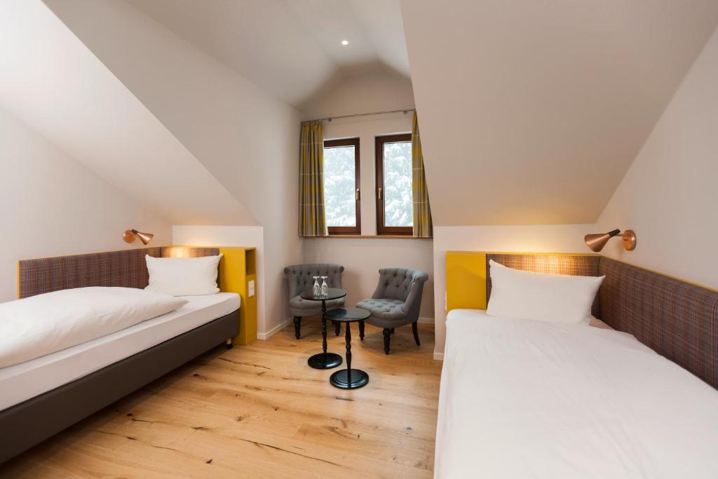 Postel nebo postele na pokoji v ubytování Hotel zum Taufstein