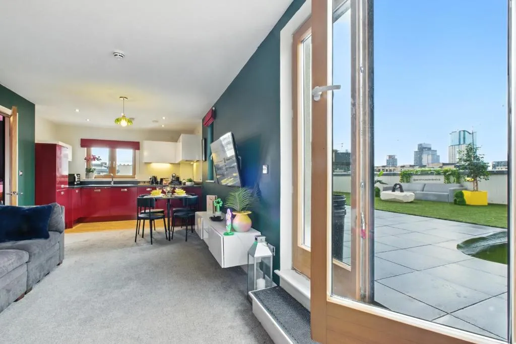 Penthouse Botanica- Wyndale Signature Stays