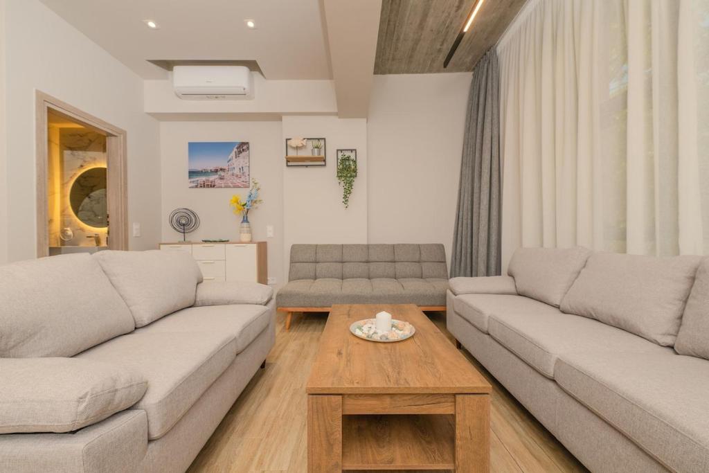Saint Mykonos Apartment near Piraeus Ferry Port