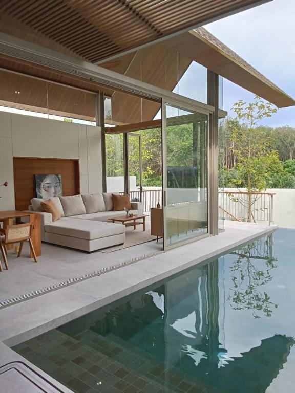 Swimmingpoolen hos eller tæt på Luxury Design 3 Bedroom Villa AB2