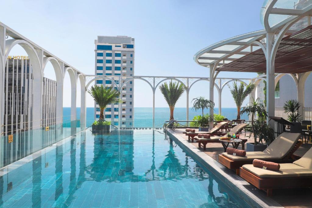 Special Offer - Deluxe Twin Balcony City View