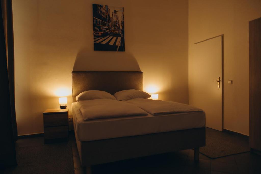 Postel nebo postele na pokoji v ubytování Sleep & Go Czech Republic - Praha 5 Anděl