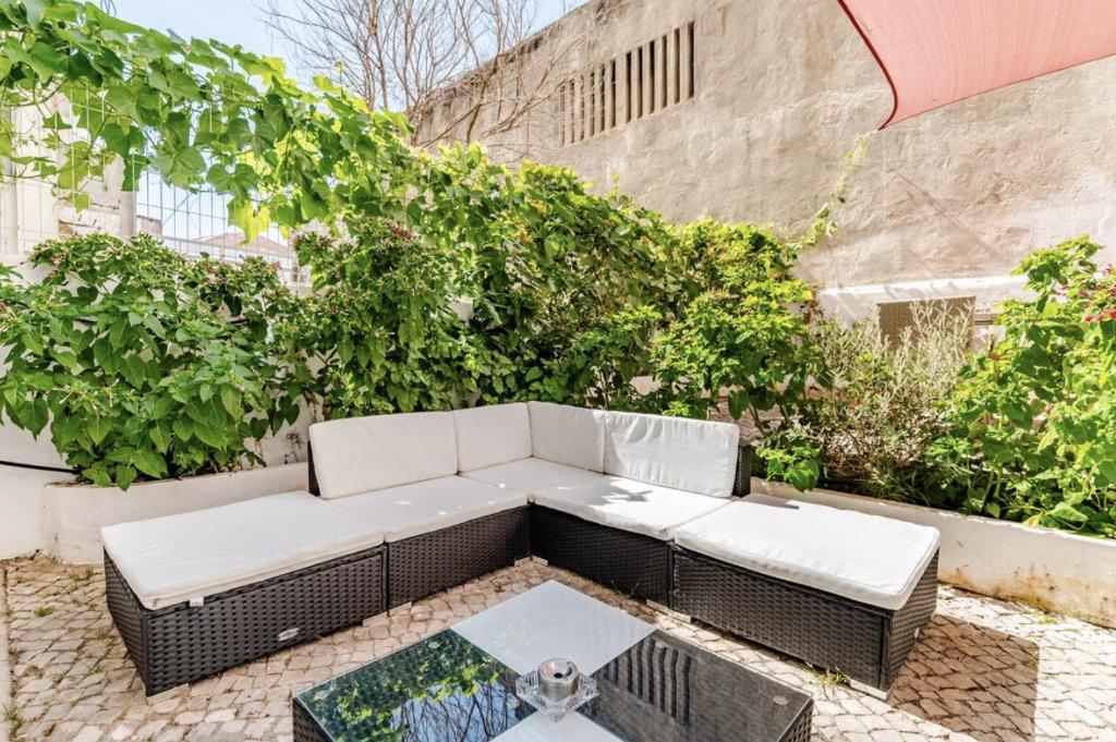 Visual Reference: Refreshed Apartment With Private Garden Almada Updated Prices 2026