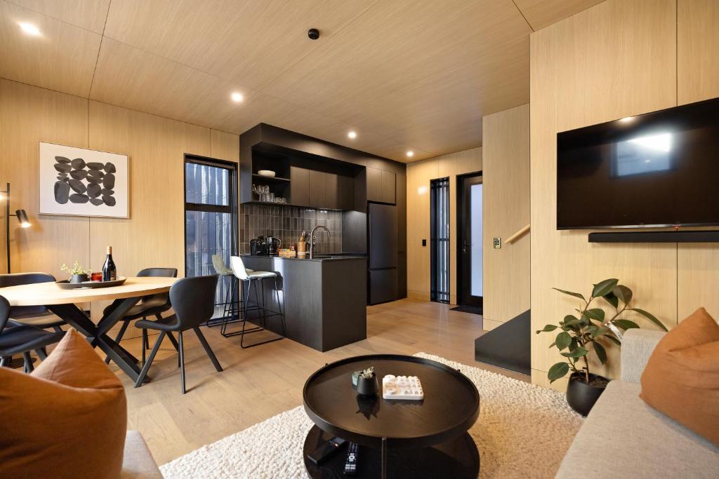 Køkken eller tekøkken på Te Awa Luxury Villa Queenstown