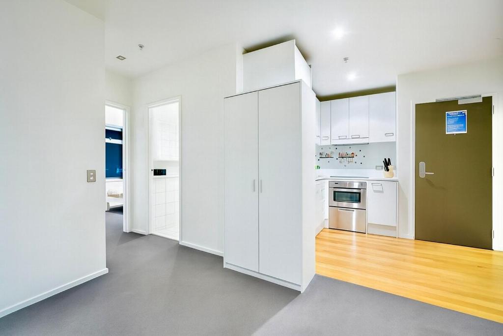 High-Floor Spacious 2BR in CBD Pool Gym Harbour - Resim 5