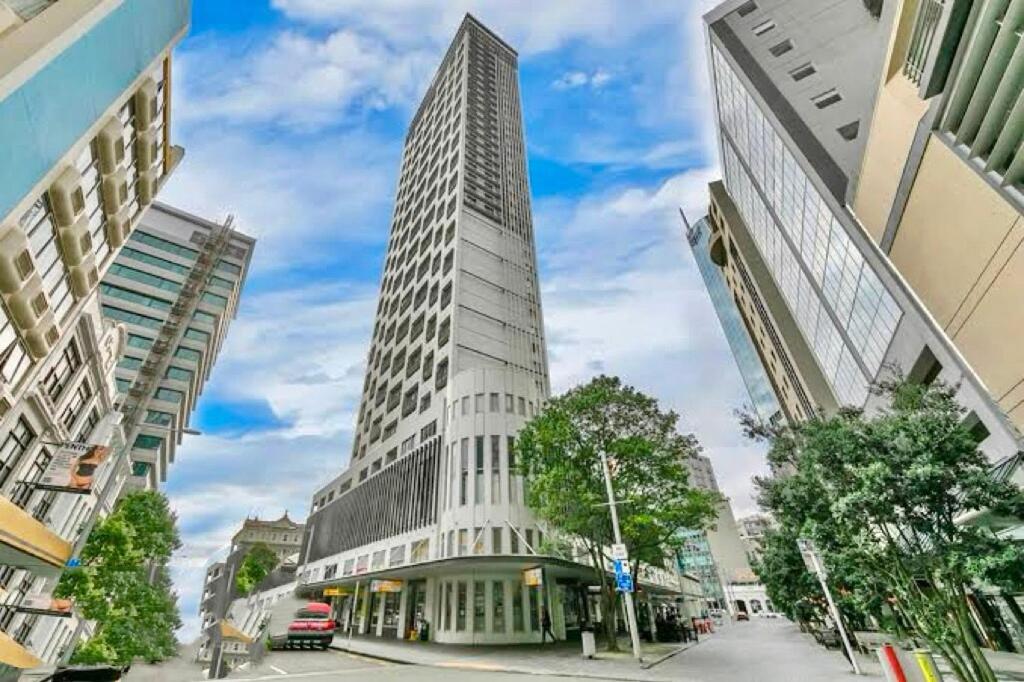 High-Floor Spacious 2BR in CBD Pool Gym Harbour - Resim 7