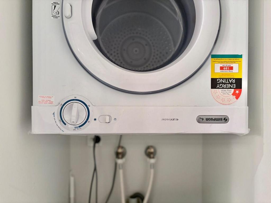 High-Floor Spacious 2BR in CBD Pool Gym Harbour - Resim 12