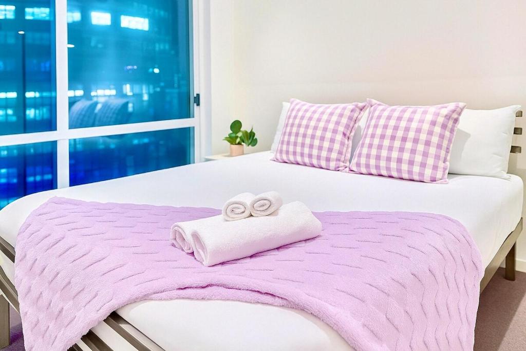 High-Floor Spacious 2BR in CBD Pool Gym Harbour - Resim 13