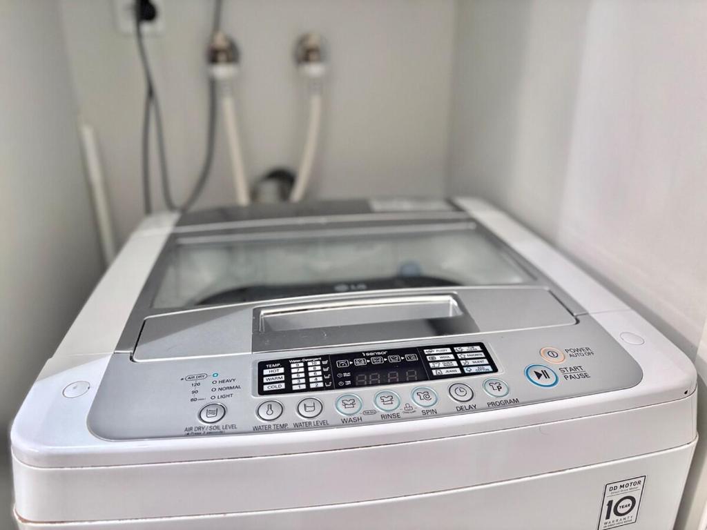 High-Floor Spacious 2BR in CBD Pool Gym Harbour - Resim 14