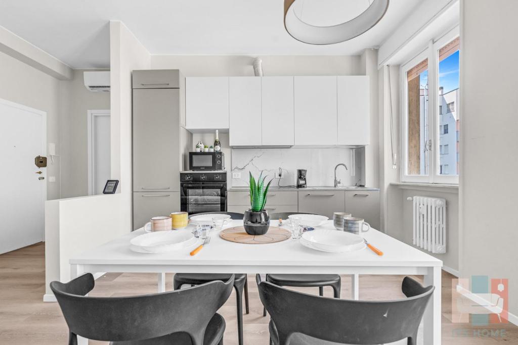 RI9 -Prada- Super large and central apartment
