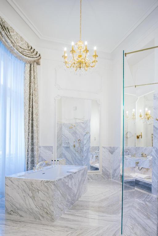 Grandhotel Pupp - Resim 18