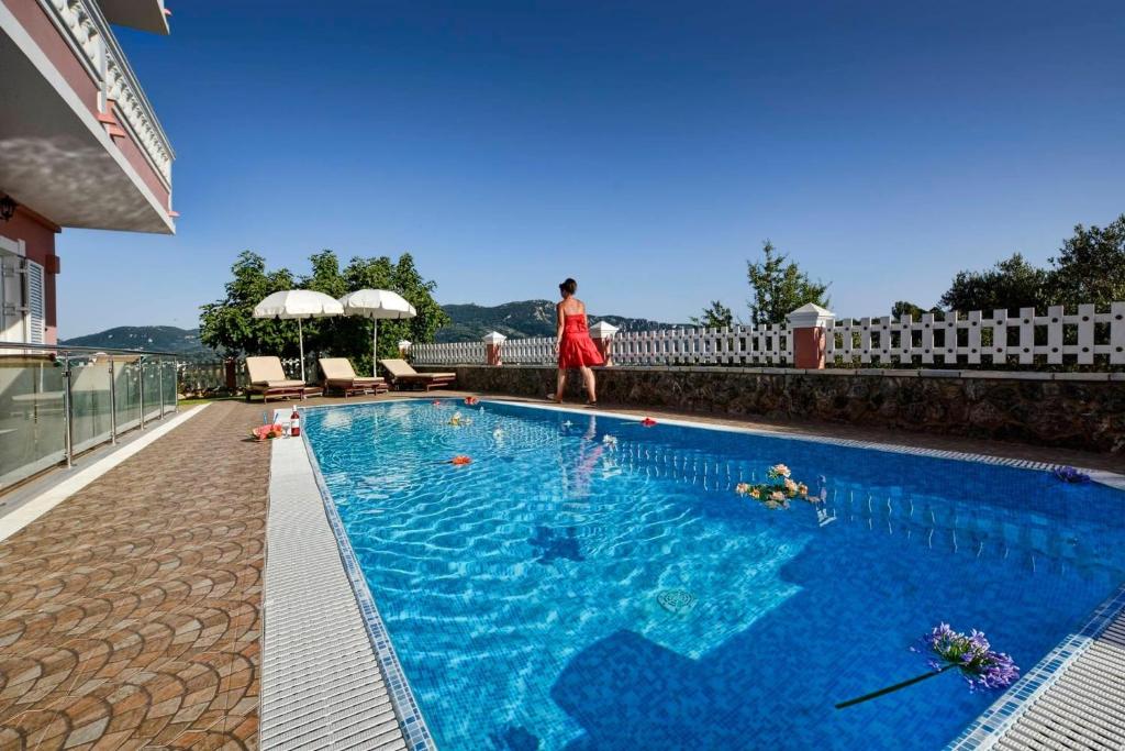 Bazén v ubytování Tranquil Corfu Villa 3 Bedrooms Villa Chrinos Gated Pool nebo v jeho okolí