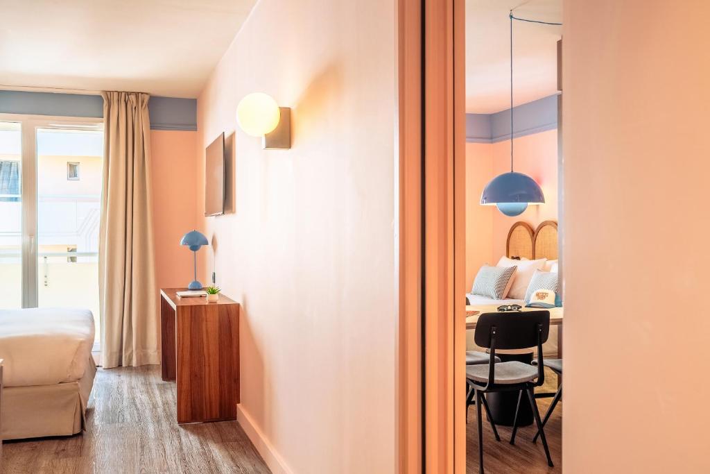 RockyPop Marseille Hôtel - Habitaciones Comunicadas (4 Adultos + 1 Niño)