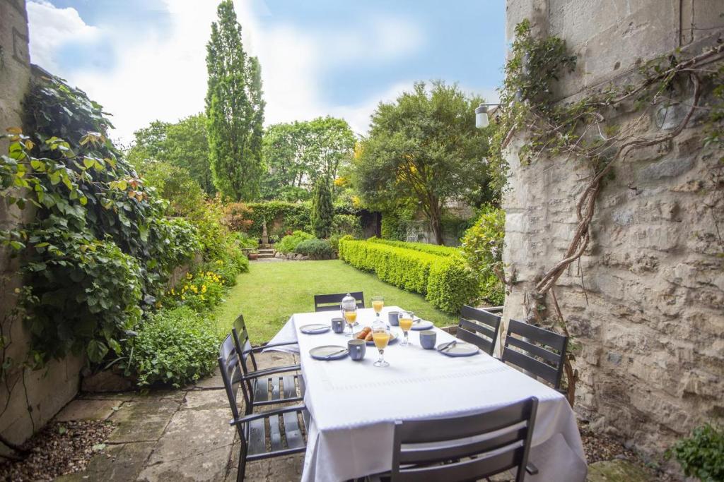 a table in a garden with a white table cloth at 2 Bed in Bath oc-bhr35 in Bath