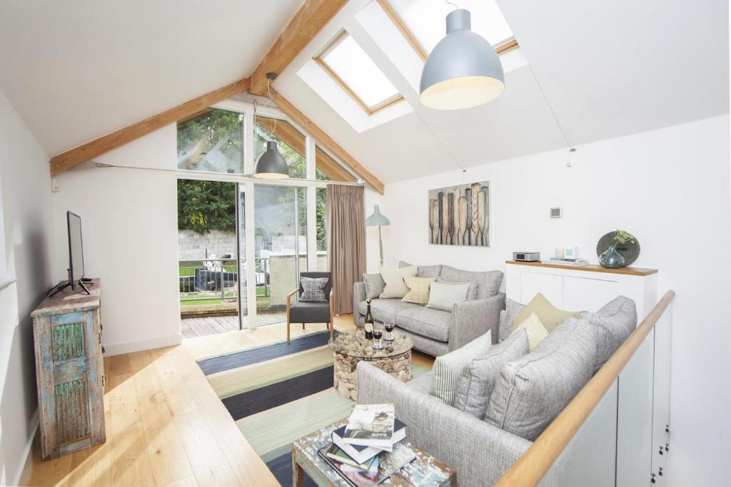 a living room with a couch and a table at 2 Bed in Bath oc-bhr9 in Bath